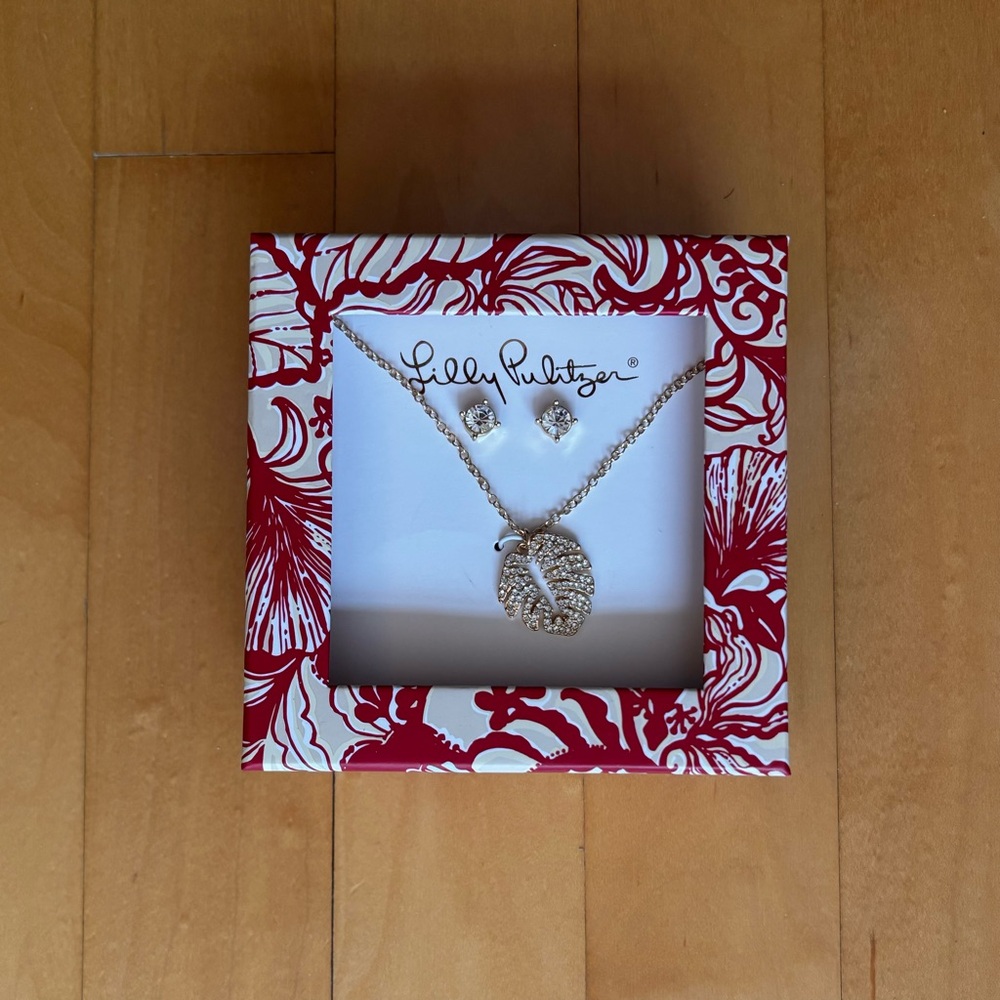 Lily Pulizer Monstera Leaf Boxed Gift Set Pendant Necklace Stud Earrings - Picture 2 of 5